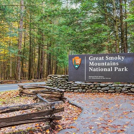 Bear Tracks, 2 Bedrooms, Hot Tub, Fireplace, Wifi, Jetted Tub, Sleeps 6 Gatlinburg Esterno foto