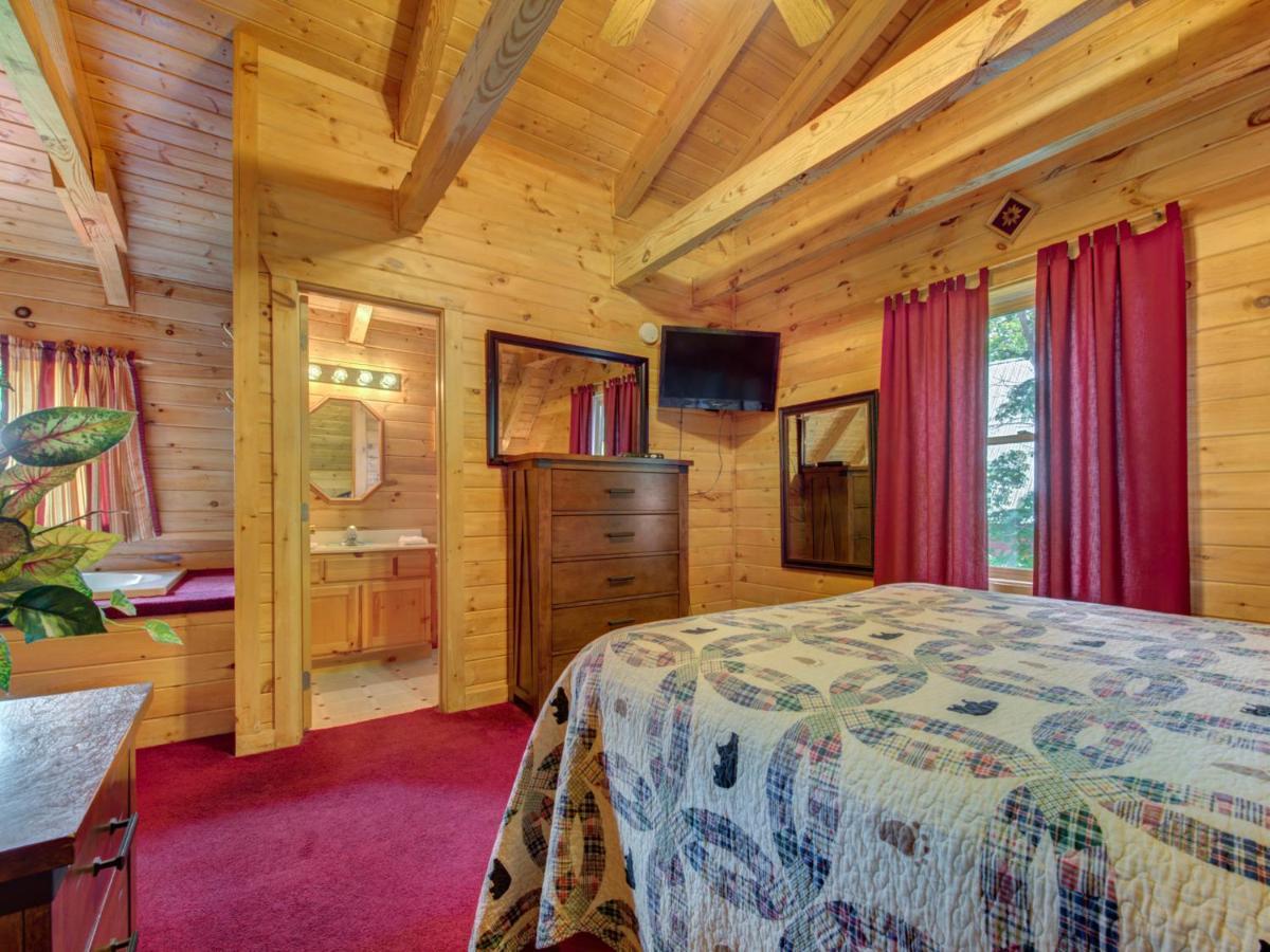 Bear Tracks, 2 Bedrooms, Hot Tub, Fireplace, Wifi, Jetted Tub, Sleeps 6 Gatlinburg Esterno foto