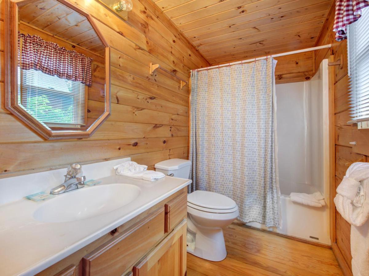 Bear Tracks, 2 Bedrooms, Hot Tub, Fireplace, Wifi, Jetted Tub, Sleeps 6 Gatlinburg Esterno foto